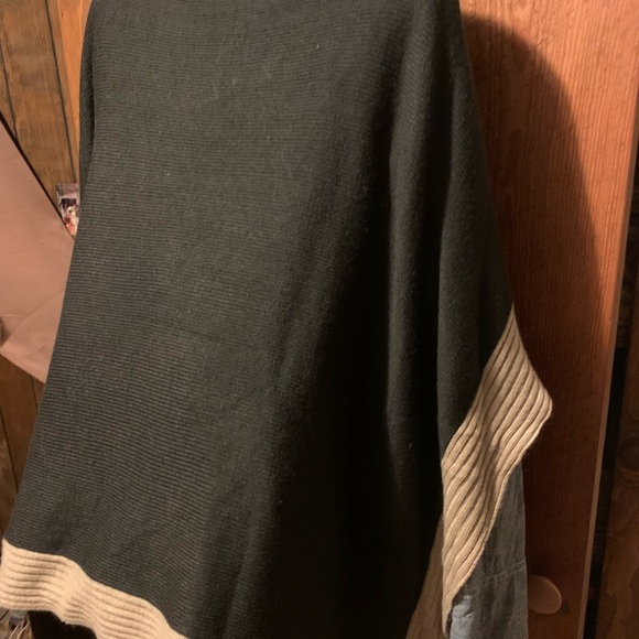 NY & Company Poncho - Picture 9 of 12